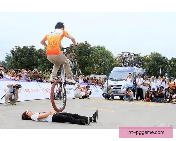 骑行狂热：挑战极限，征服赛道